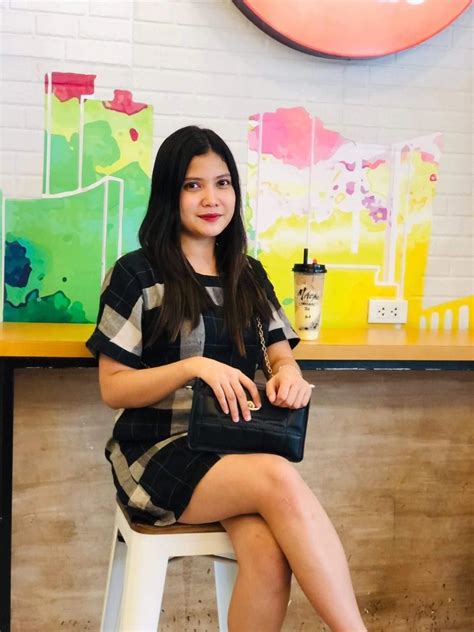 sulasok t|Isinuko ni Cutie Pinay ang kanyang Makipot na Puday .